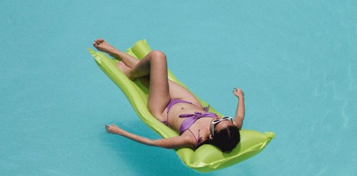 lady-on-green-float-2
