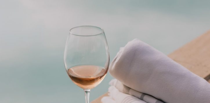 towels-and-wine-at-poolside-2