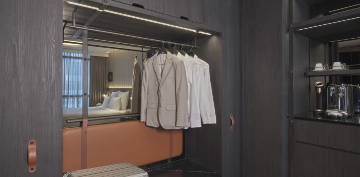 pullman-singapore-hill-street_studio-suite-city-view_wardrobe-2-2