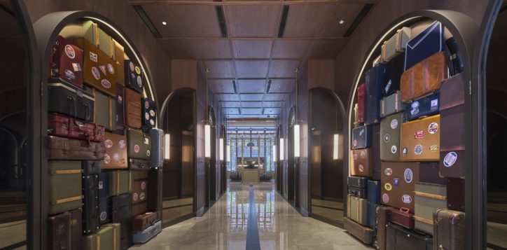 pullman-singapore-hill-street_luggage-feature-wall_hr-3-2