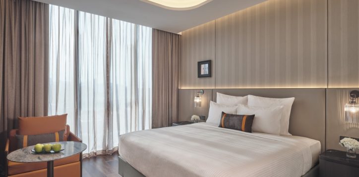 pullman-singapore-hill-street_deluxe-room_alternative-view-3-2