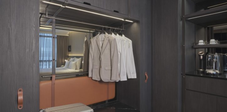 pullman-singapore-hill-street_studio-suite-city-view_wardrobe-3-2