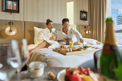 pullman-singapore-hill-street_lifestyle_breakfast-in-bed-1_430-2